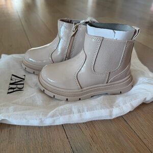 NWT Zara Kids Cream Chelsea Boots